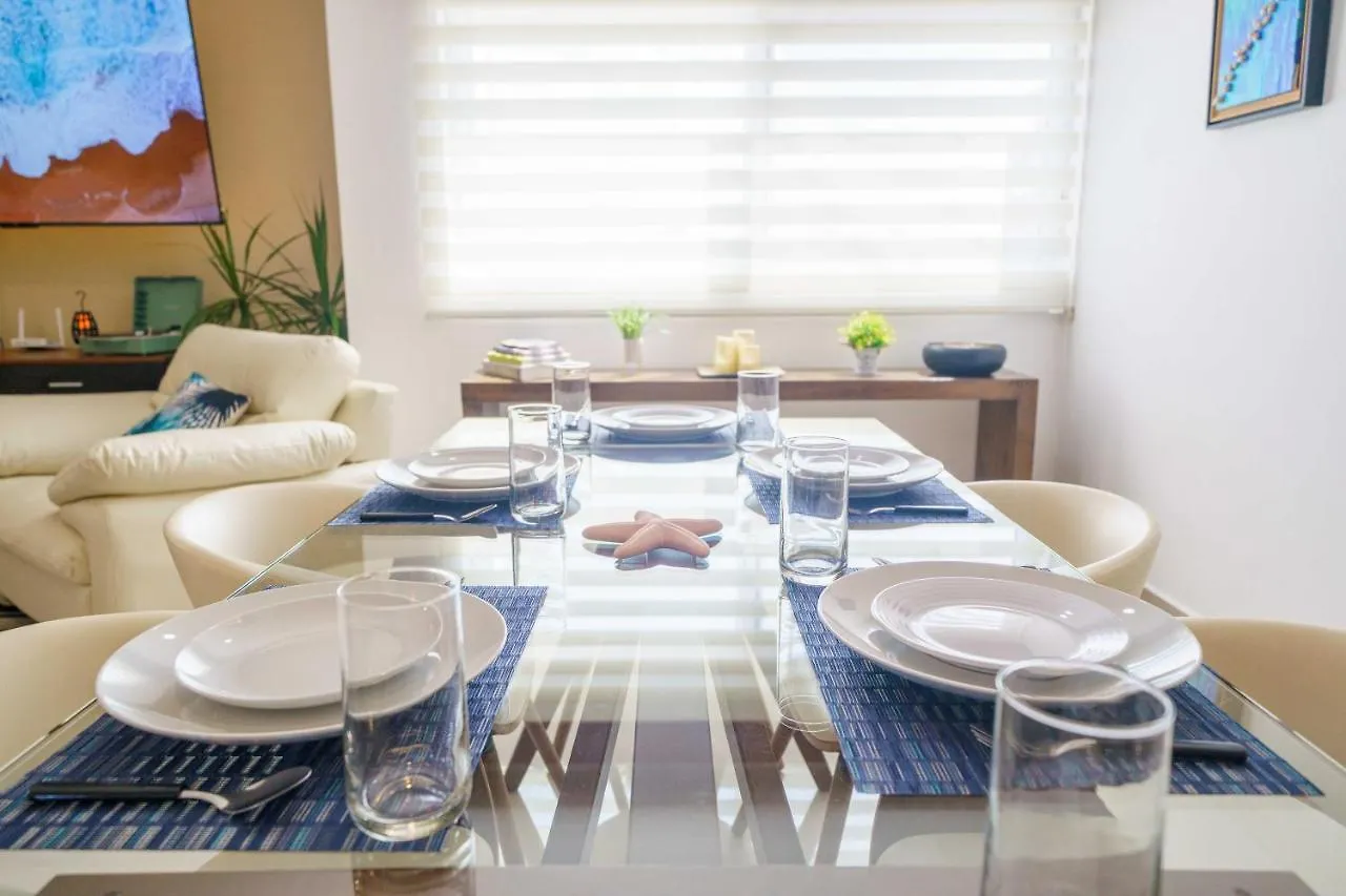 Stylish Three-Bedroom Condo W/Pool Cancún Apartmán