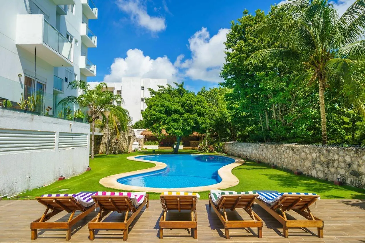 Stylish Three-Bedroom Condo W/Pool Cancún Mexiko