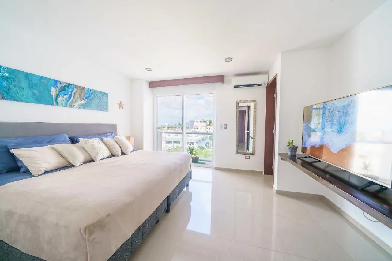 Stylish Three-Bedroom Condo W/Pool Cancun Apartment