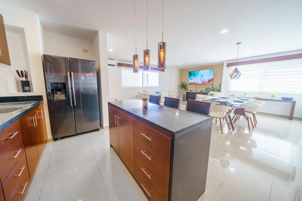 Stylish Three-Bedroom Condo W/Pool Cancun